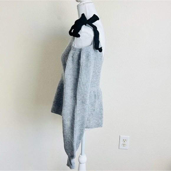 Grey & Black Knit Tie Cold Shoulder Cut Out V-Neck Peplum Long Sleeve Sweater - Picture 3 of 4